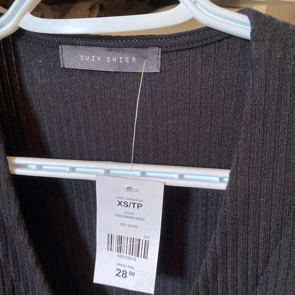 Black top - Picture 2 of 2